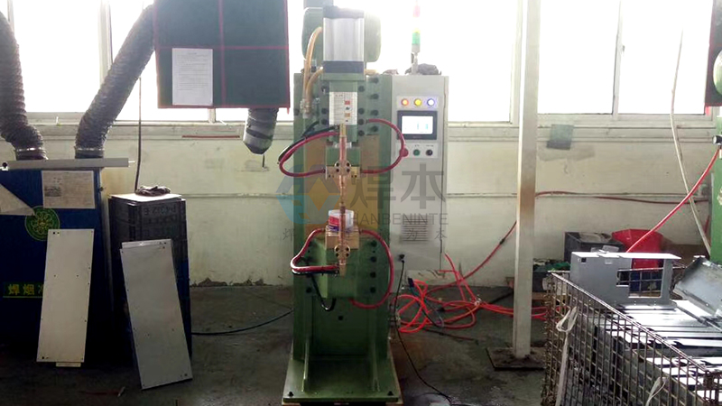 焊本調試鍍鋅板螺母中頻點焊機