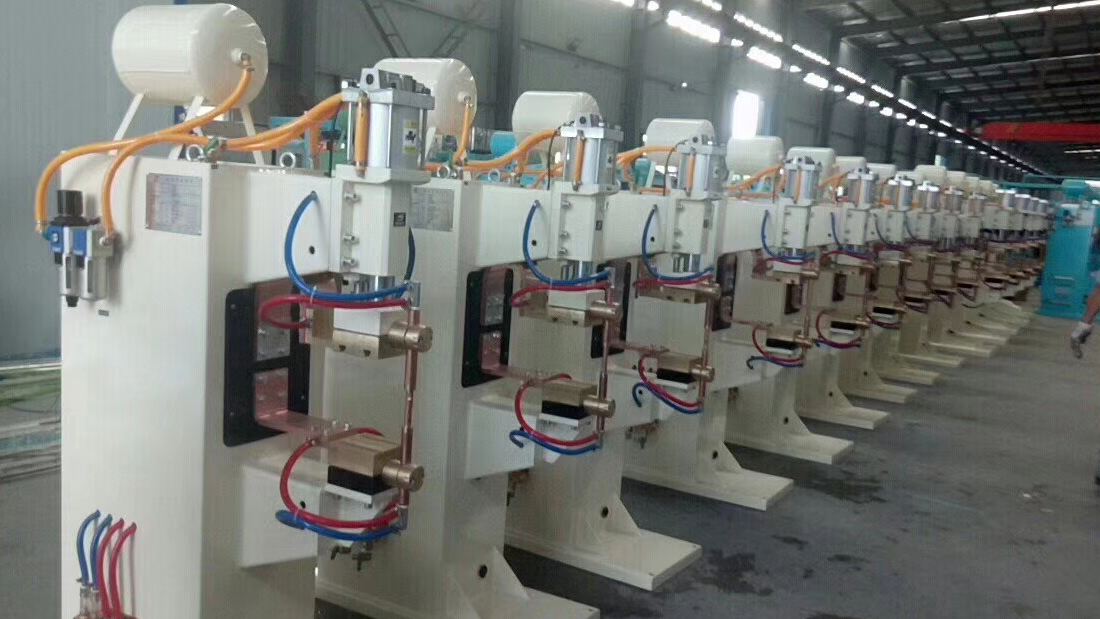 非標(biāo)焊機生產(chǎn)現(xiàn)場6