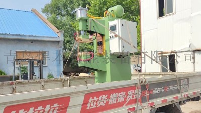 青島焊本發(fā)貨冰箱鉸鏈中頻點焊機