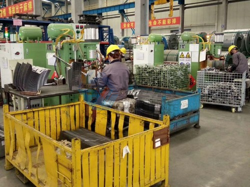 青島客戶安裝調試焊本酸洗板螺母中頻點焊機